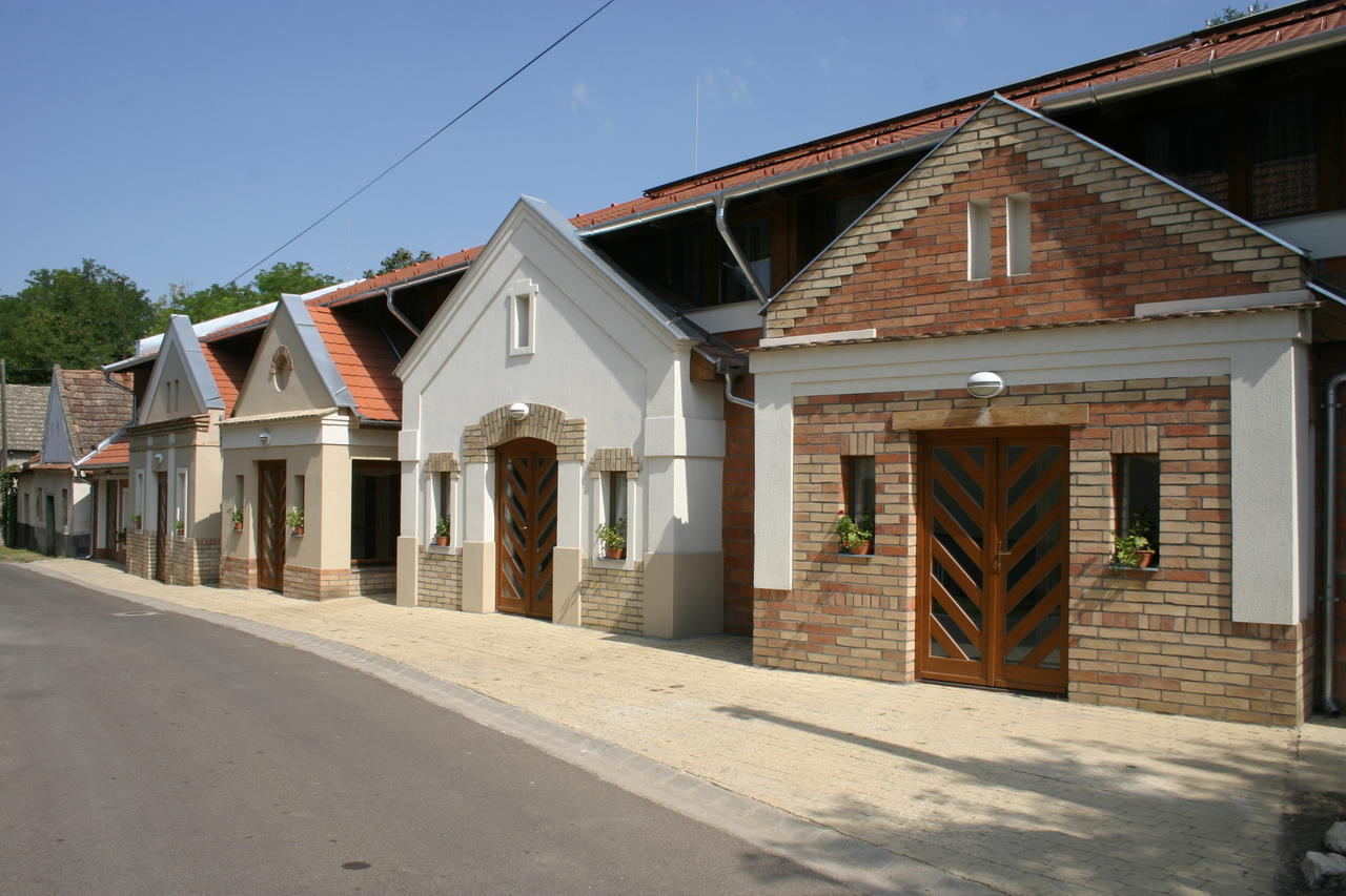 Pincelakat Borhaz Es Szalloda Csaszartoltes Exterior foto