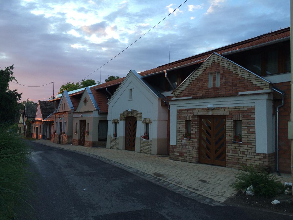 Pincelakat Borhaz Es Szalloda Csaszartoltes Exterior foto